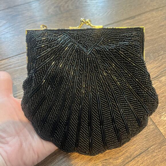 Vintage Black Beaded Seashell Scallop Snap Closure Gold Strap Purse Clutch - Picture 1 of 5